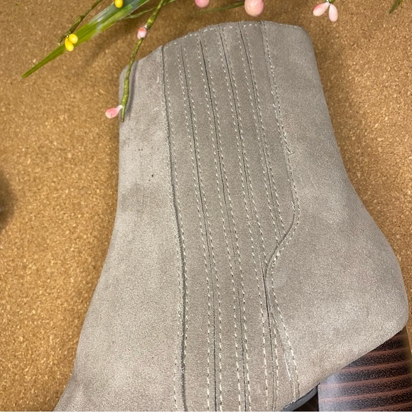 Blondo Indi Waterproof Bootie Suede Size 6.5 Pointy Toe - Picture 3 of 15